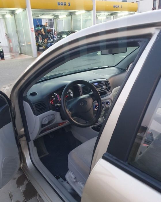 Hyundai accent 2010