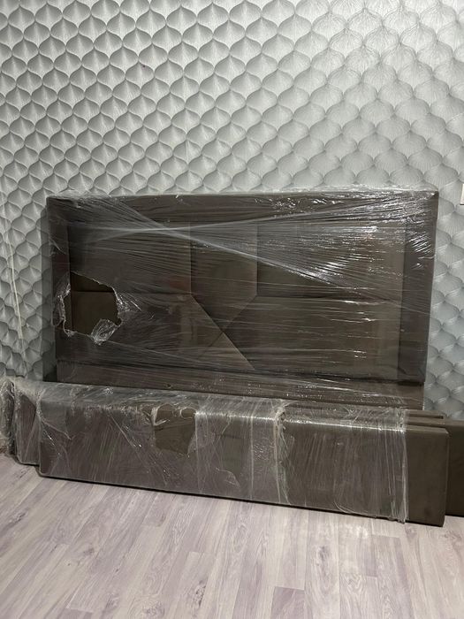 Новый кровать двух местный