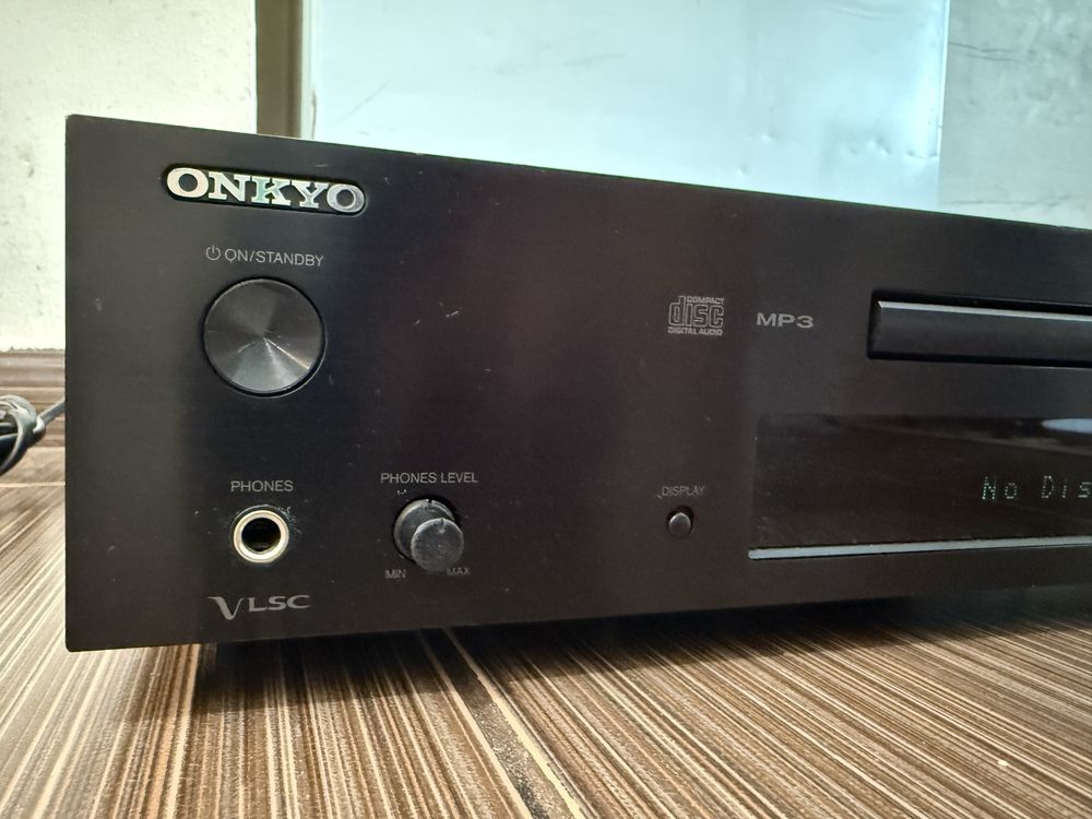 Onkyo C-7030 качествен CD Player