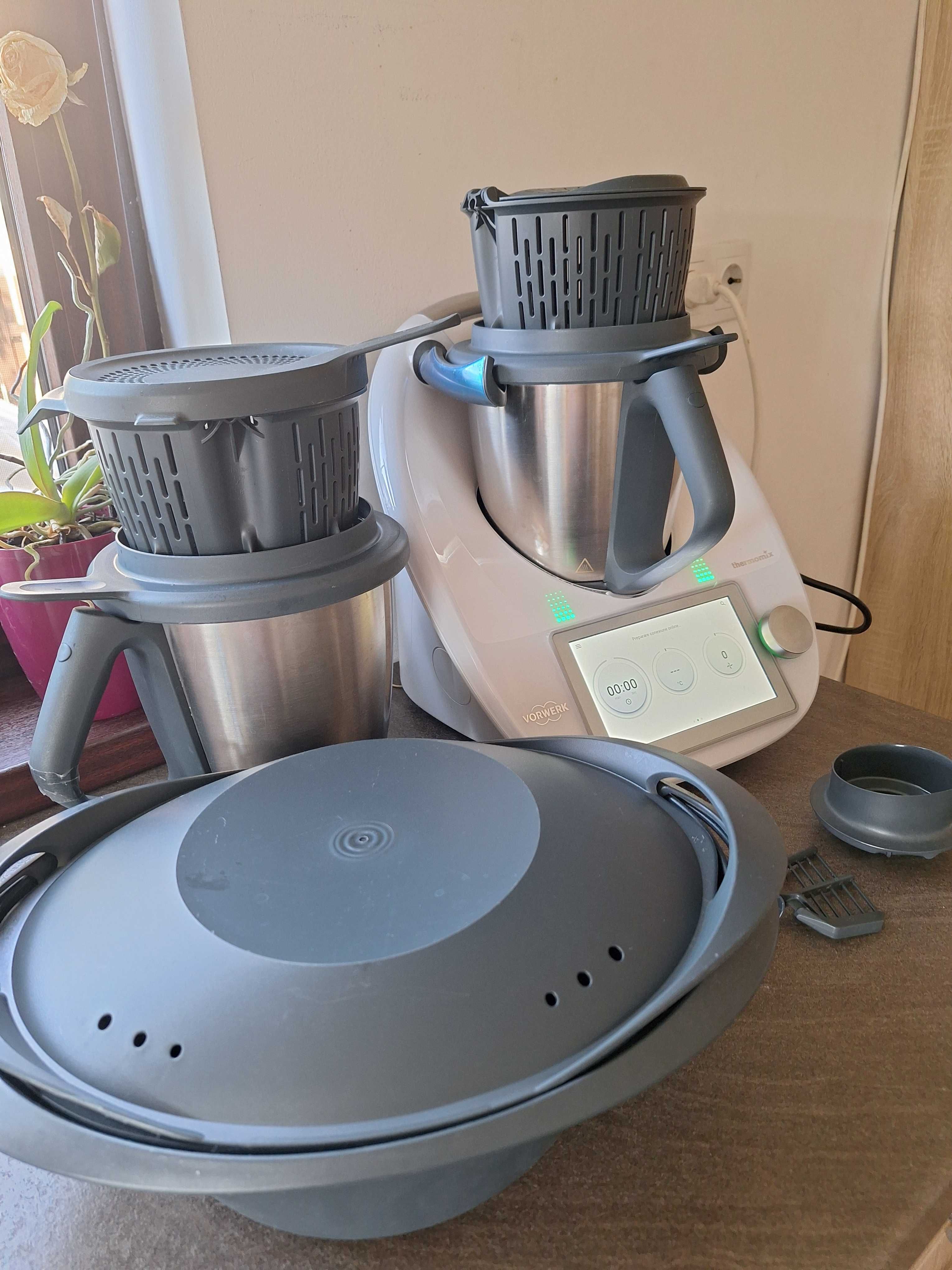 Vand Thermomix TM6 cu accesorii si al doilea bol