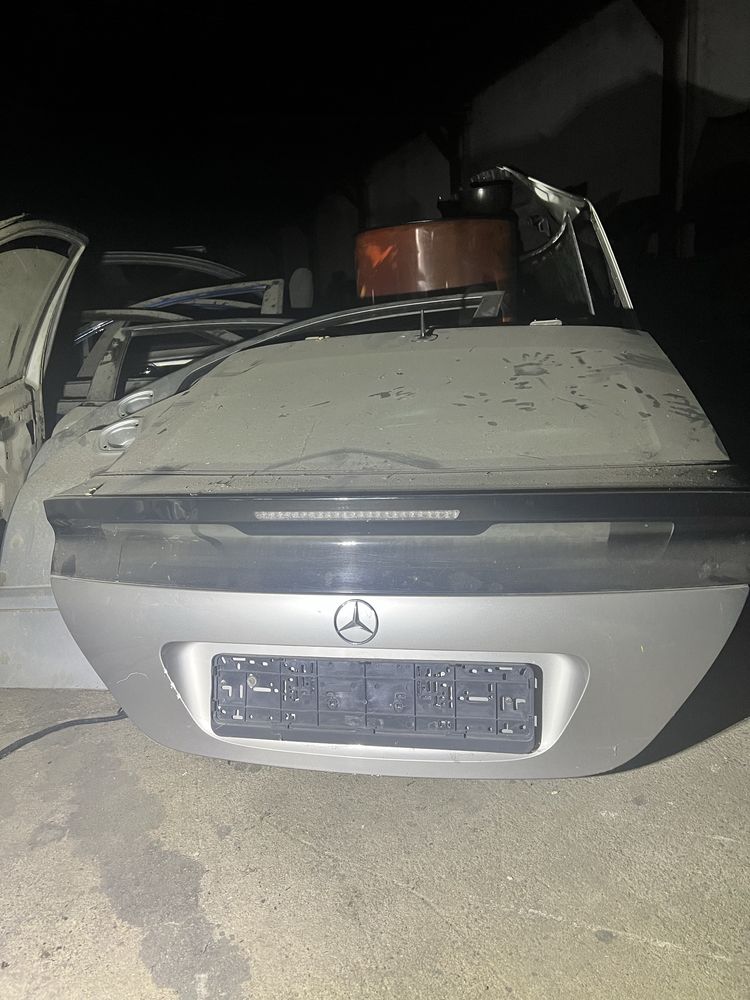 Капак от w203 купе