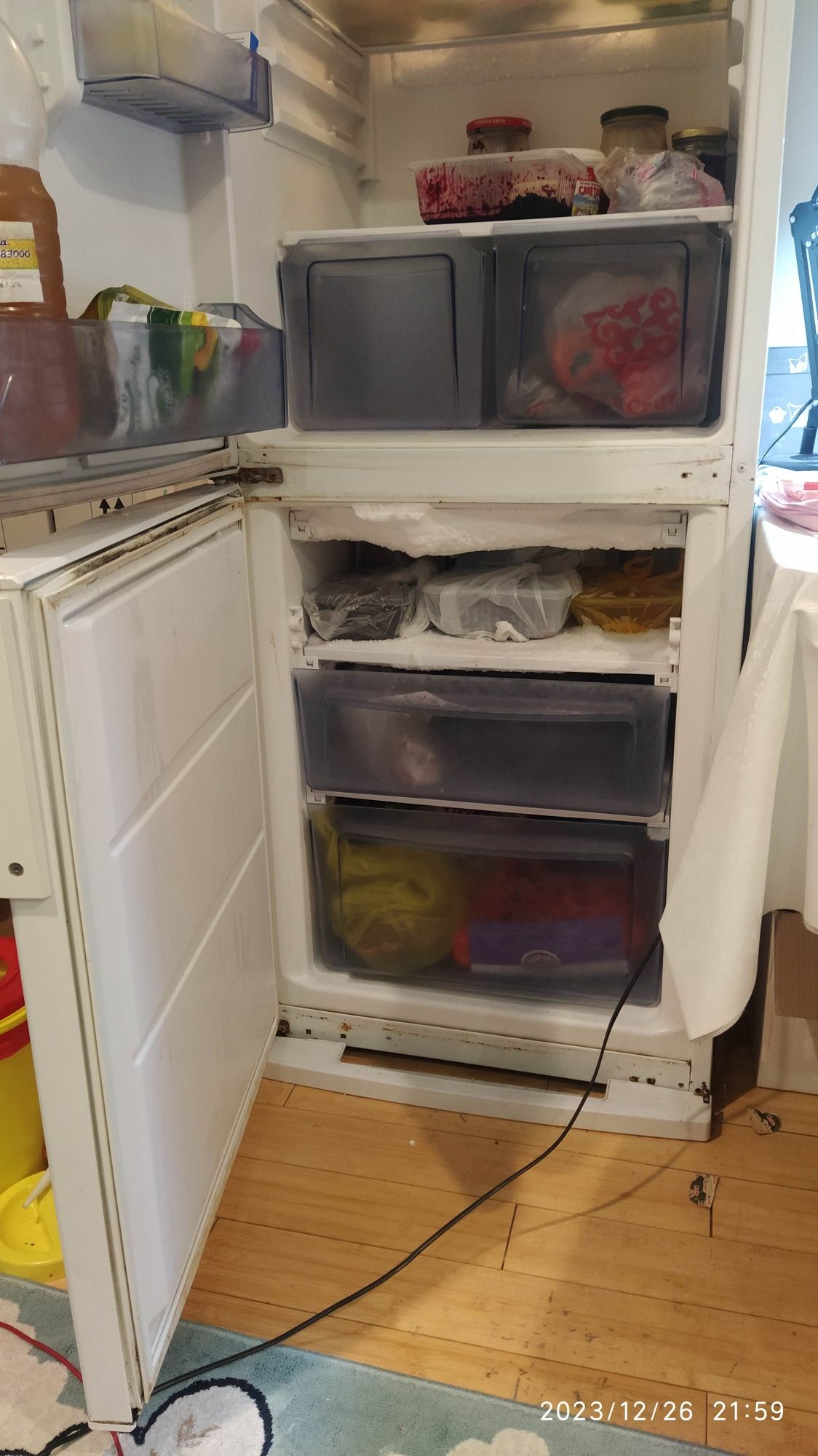 Холодильник 2 камерный Vestel