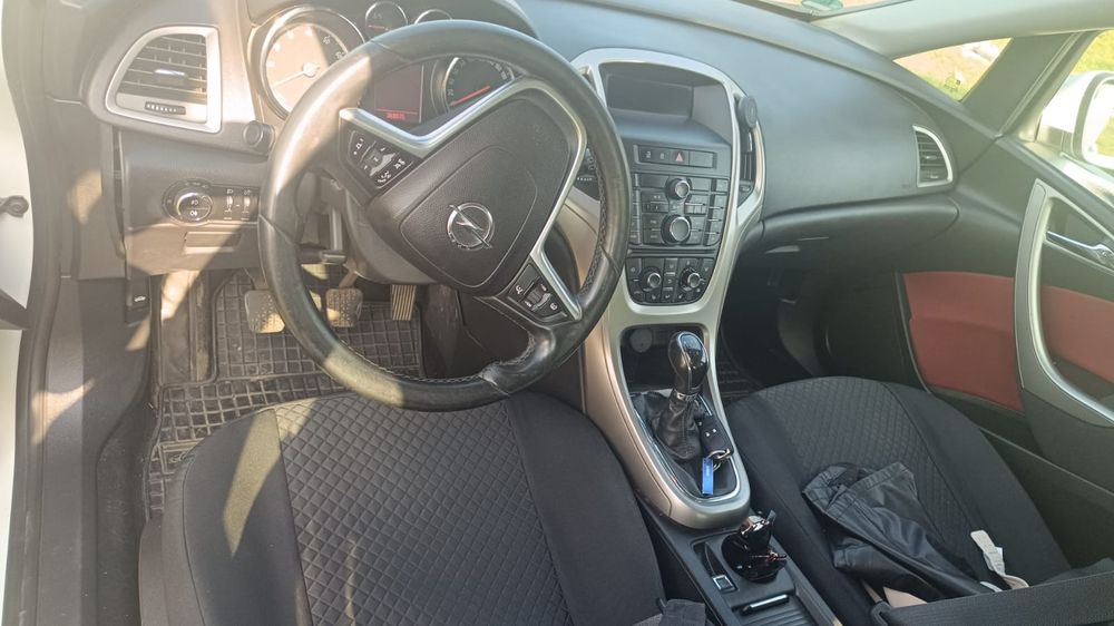 Opel Astra j 2011