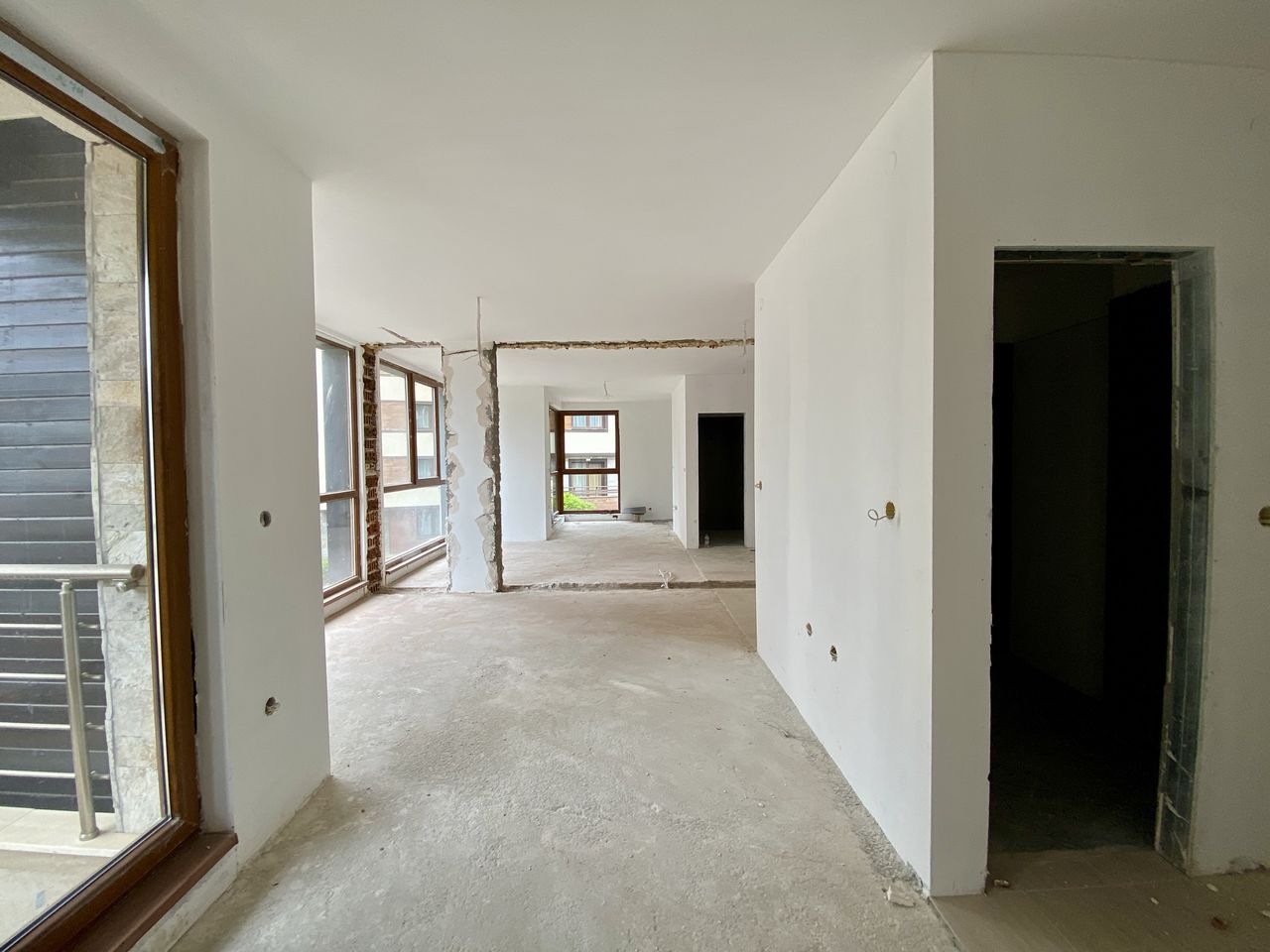 Продава се Тристаен апартамент в Разлог - 85 кв.м за 556 €/кв.м - Снимка #3