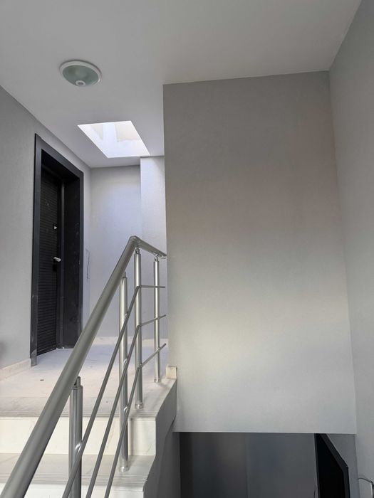 Чисто нов апартамент до НБУ и метростанция-с подземен гараж за 2 коли