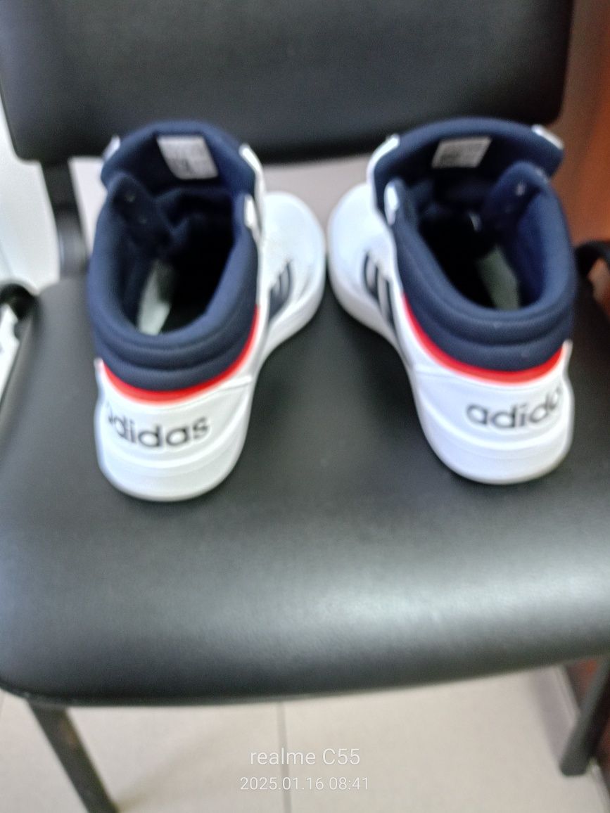 маратонки adidas #45