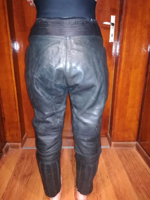 Дамски кожен мото панталон 40L