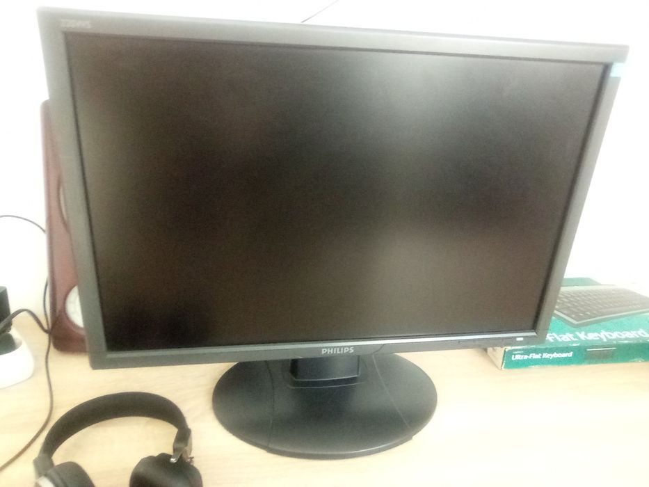 Vând monitor și tastatura calculator