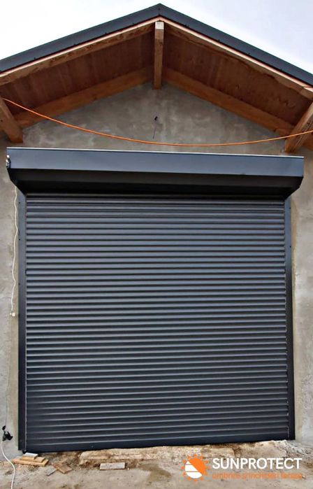 Uși de garaj tip Rulou din Aluminiu lamele de 55 mm și de 77 mm.