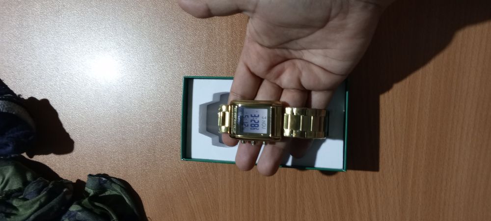 Xajdan olib kelingan Soat sotiladi