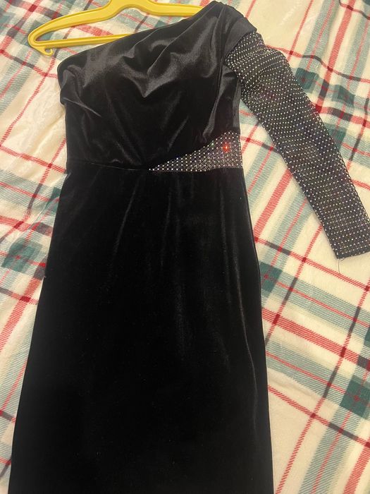 Вечерна рокля с един ръкав и камъни / “С” размер