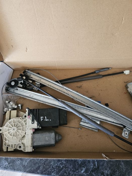 Моторче стъкло предно ляво и стъклоподемен механизъм Golf 4 Bora