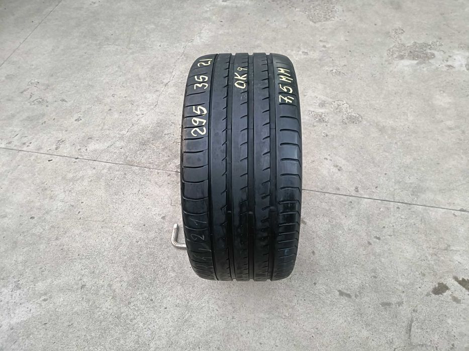 O anvelopa de vara 295 35 21 yokohama advan sport profil de 7,5 mm