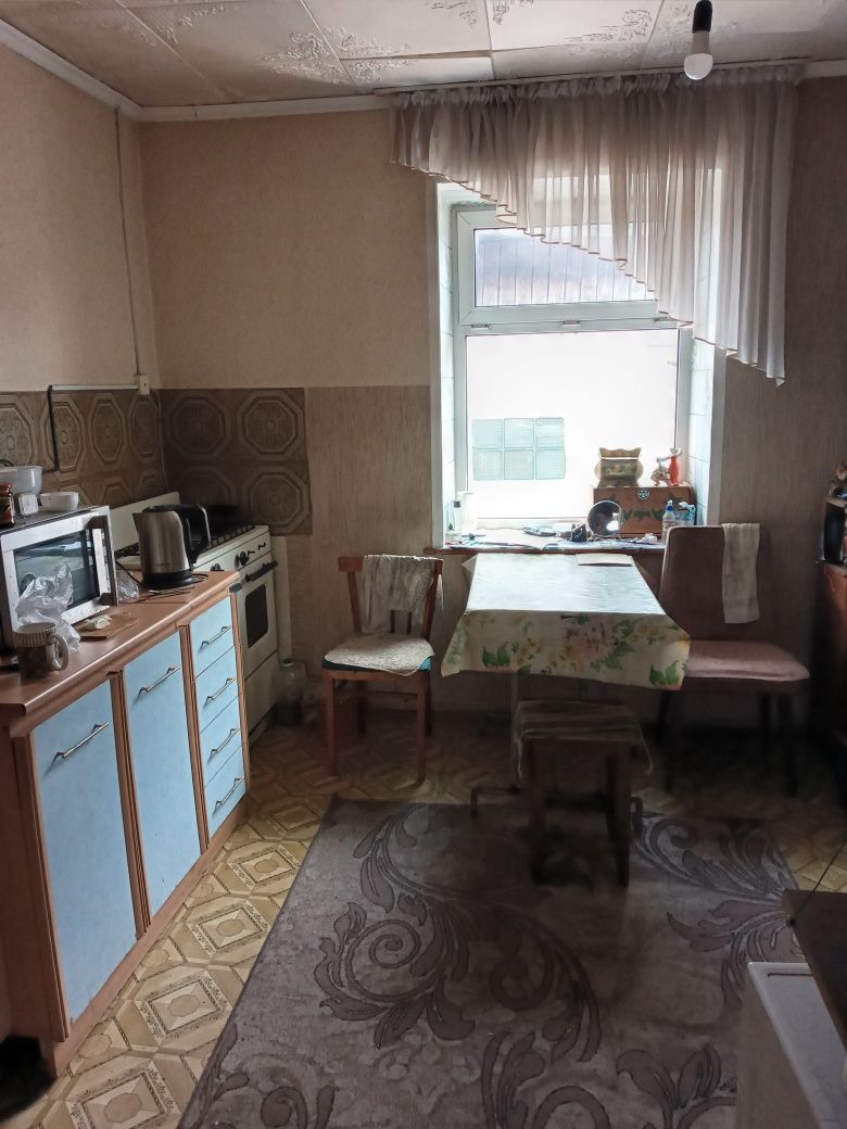 Продам трехкомнатный кирпичный дом.