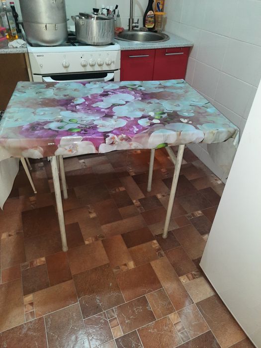 Продам кухонный стол