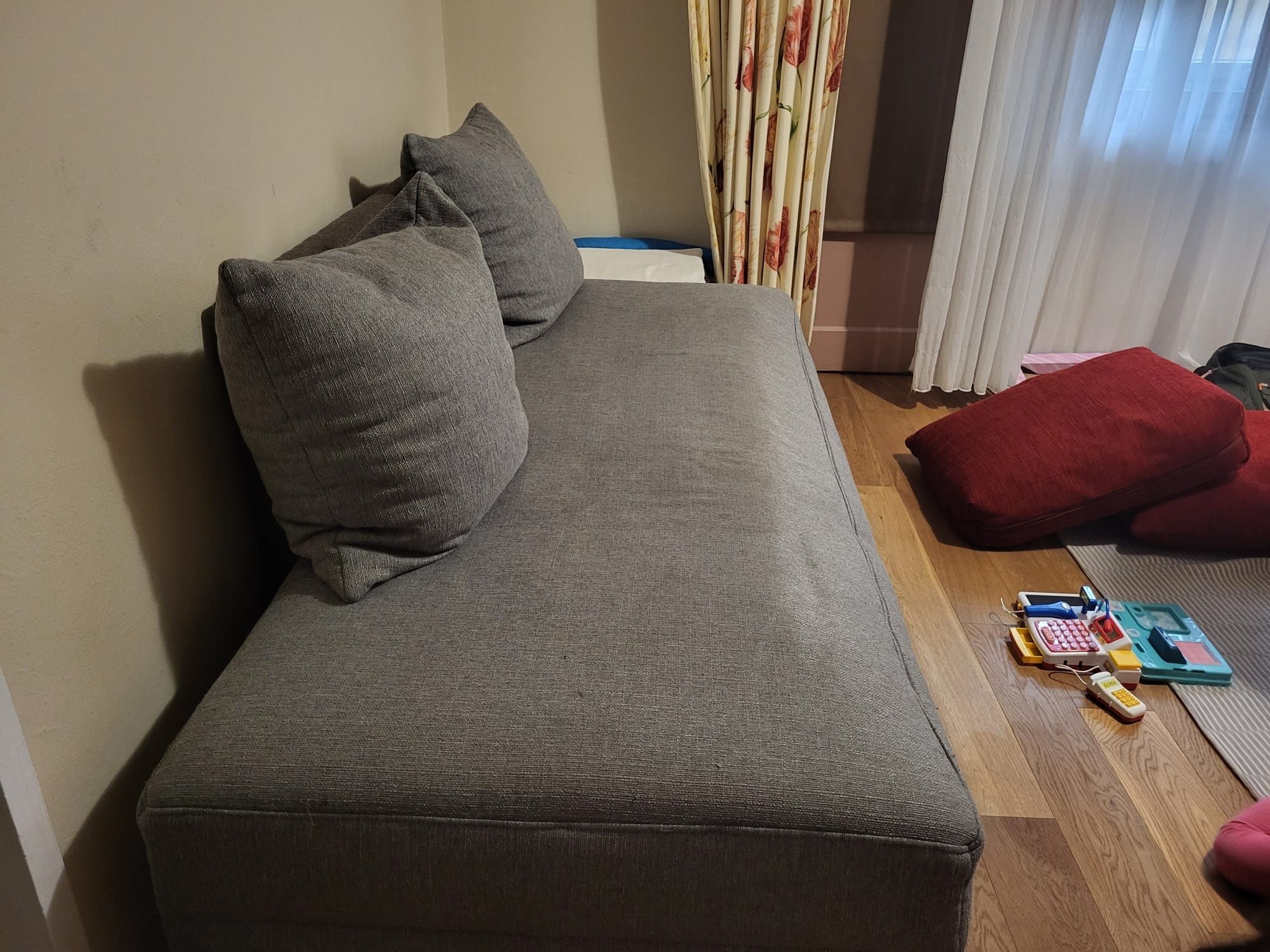Canapea cu spatiu depozitare