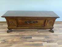 Cufar Lada Lemn Gheare Leu Sculpturi Vintage