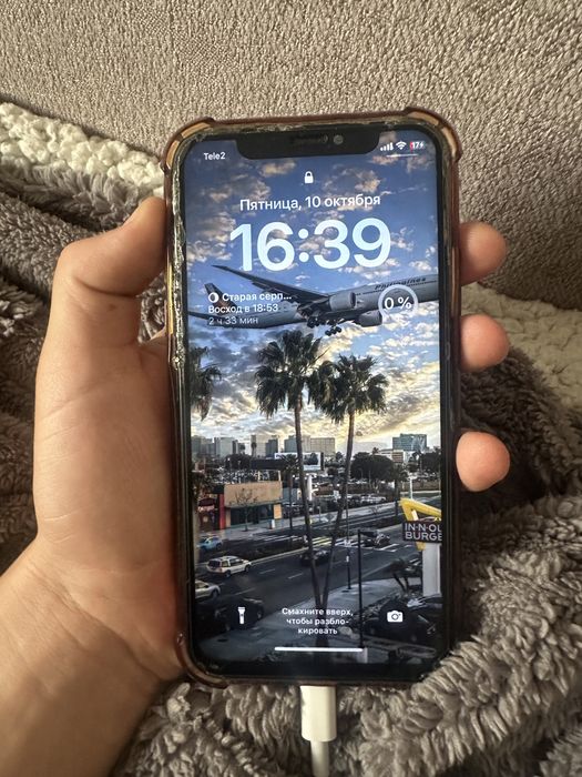 Iphone X в хорошем рабочем состояний акумилТор нормально держит