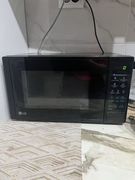 Микроволновка черная lg