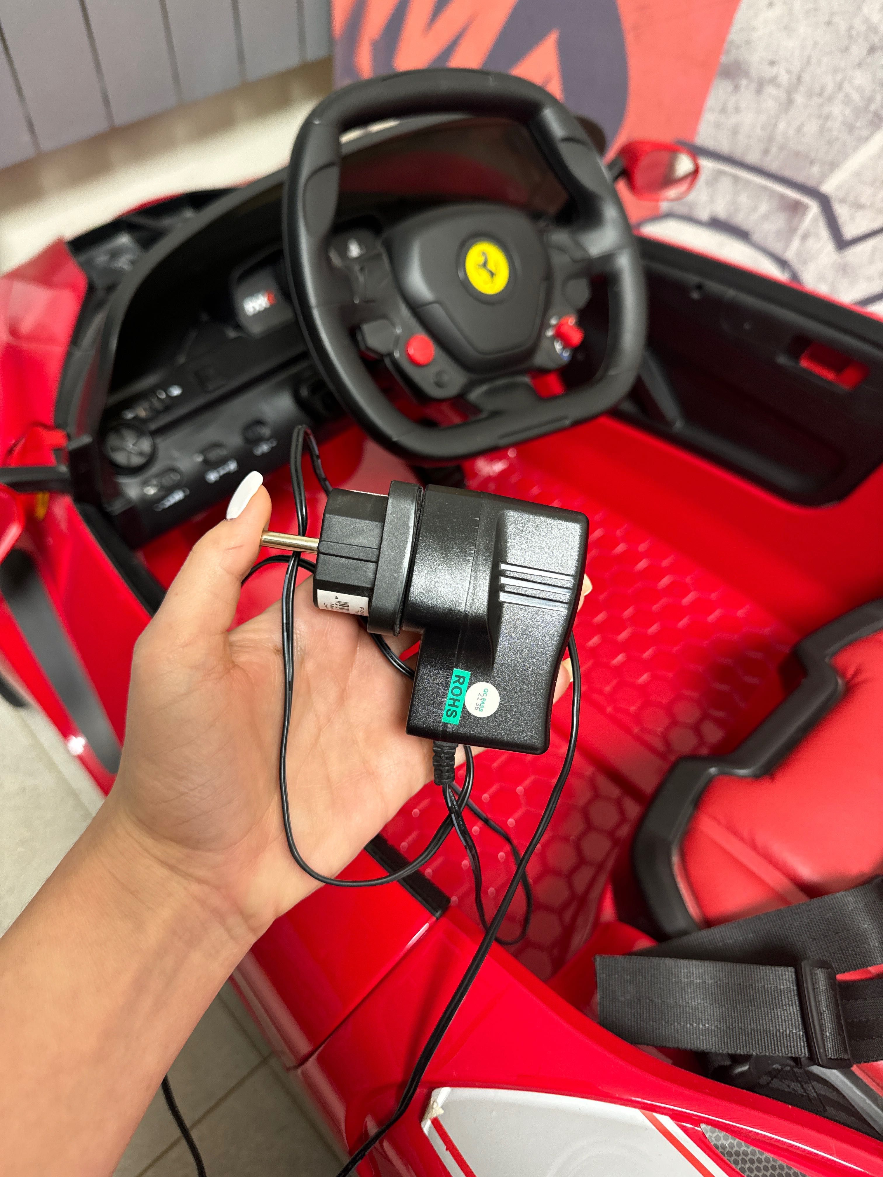 Детская машина. Оригинальная от Ferrari. Куплена в Urban Toys.