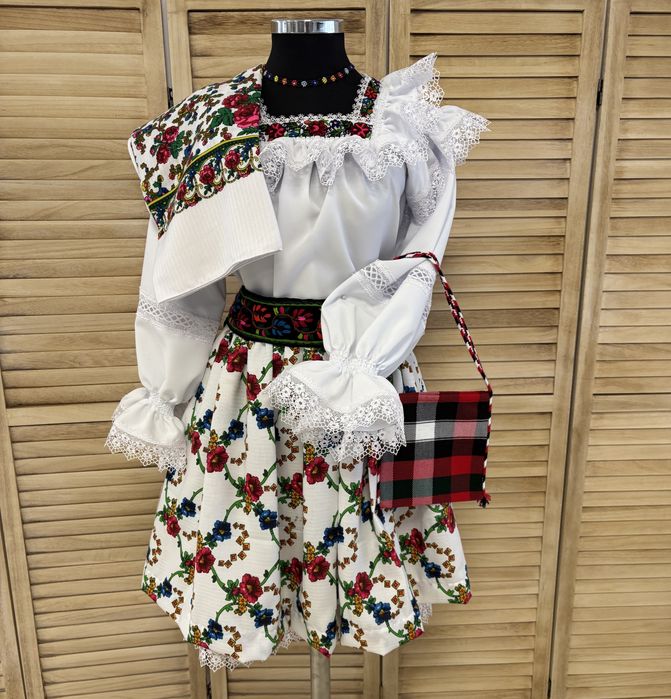 Costum popular din maramures femei