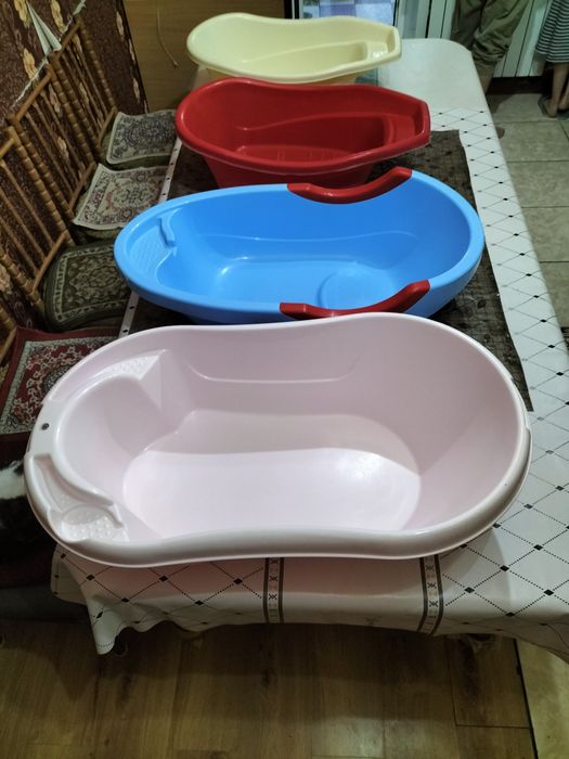 Продам детскую ванночку для купания и тазик разные