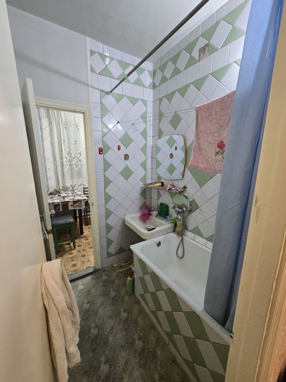 Аренда квартиры 

Чиланзар 11 квартал 
3/2/4  балкон 1.5*3 метра 
Комн