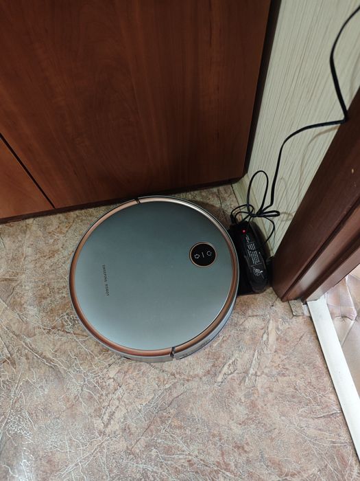 Продам робот пылесос