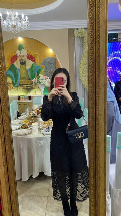 Вечернее платье с кружевами