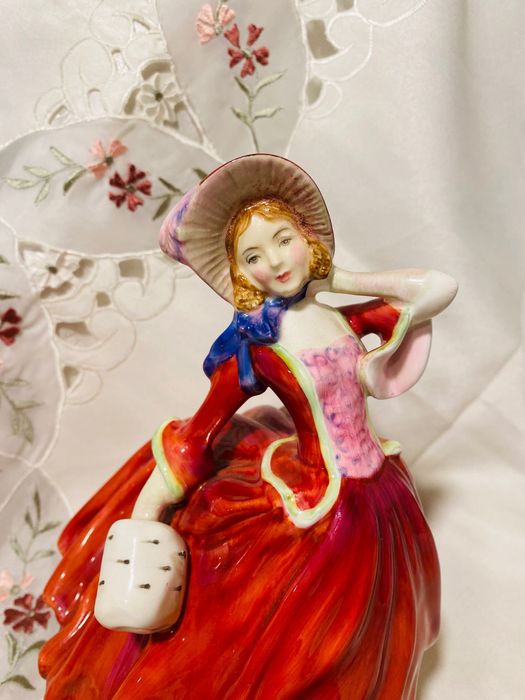 порцеланова статуетка