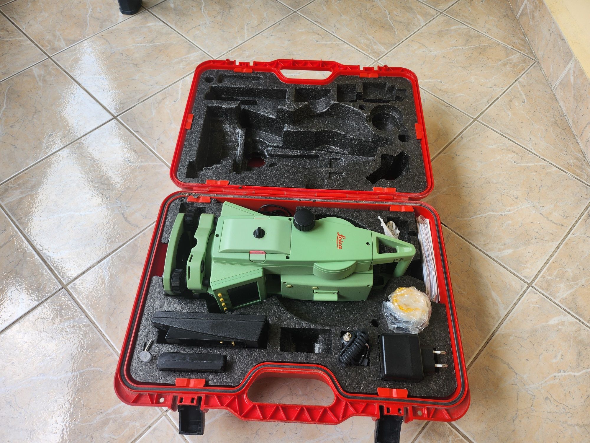 Тотална станция Leica TCR407