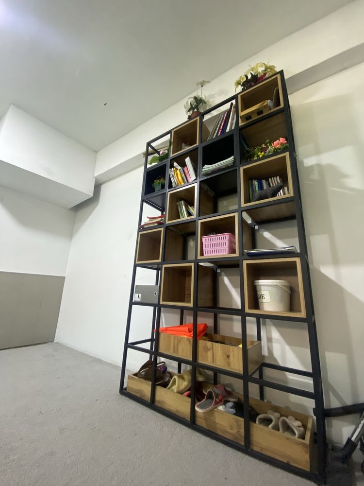 Divan sotiladi Holati yaxshi/ LOFT KITOB JAVON SOTILADI holati yaxshi
