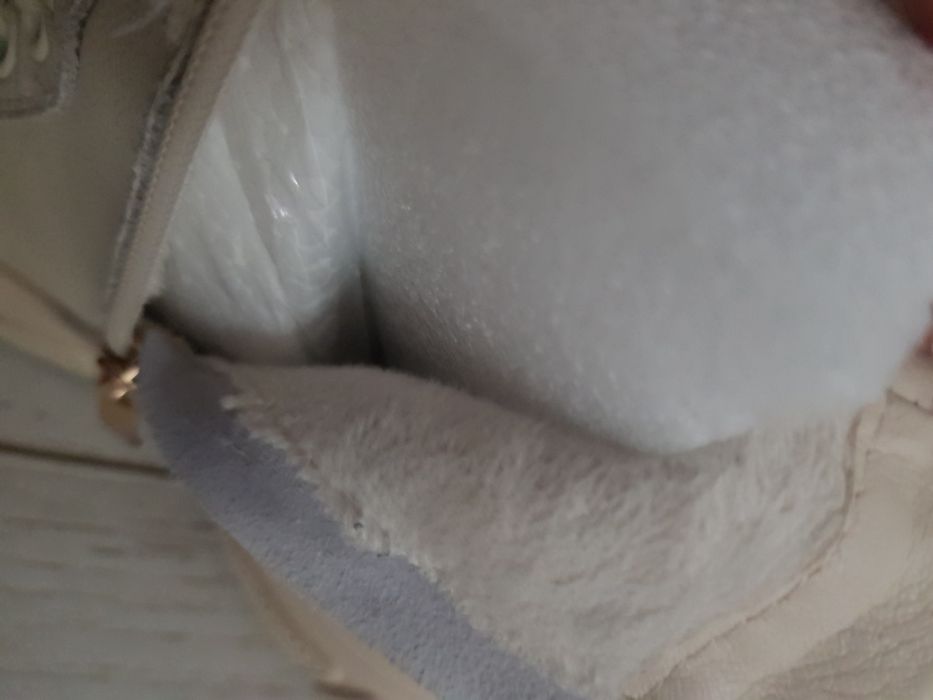 Ghete fetite din piele naturală