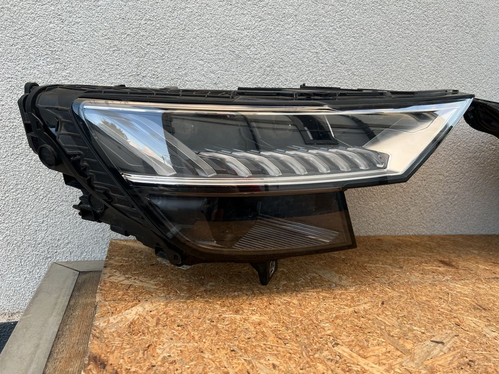 SET Faruri stanga dreapta Audi Q8 4M SQ8 Full LED MATRIX Originale
