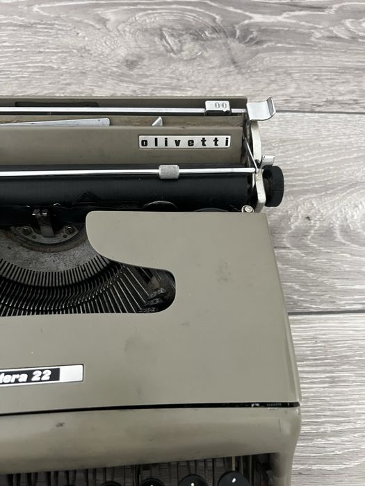 Masina de scris Lettera 23