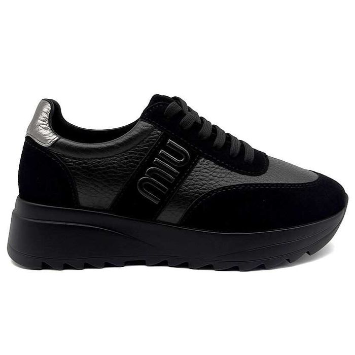 Дамски черни обувки от естествена кожа с платформа и метален акцент