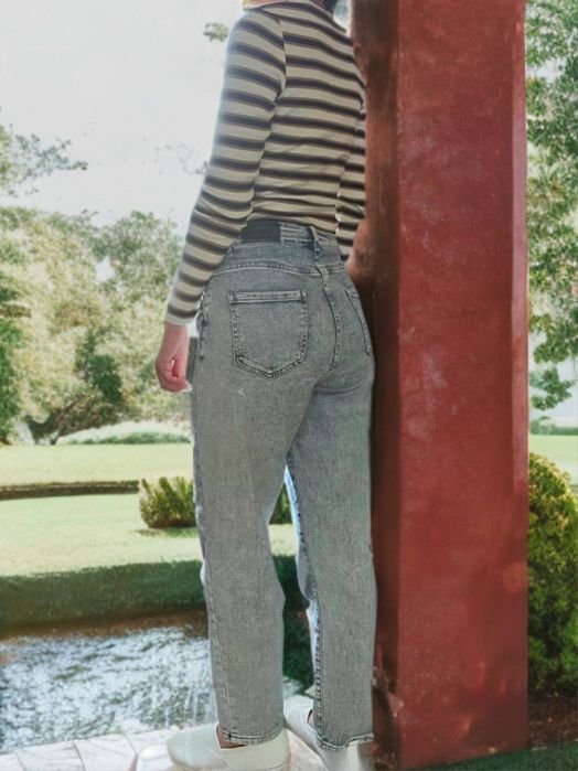 Голубые женские джинсы