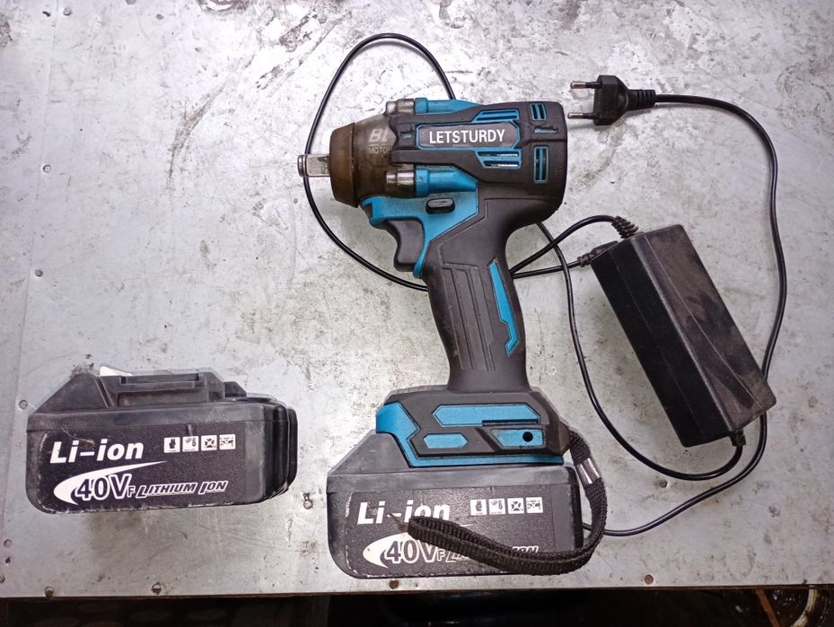 Pistol impact acumulator