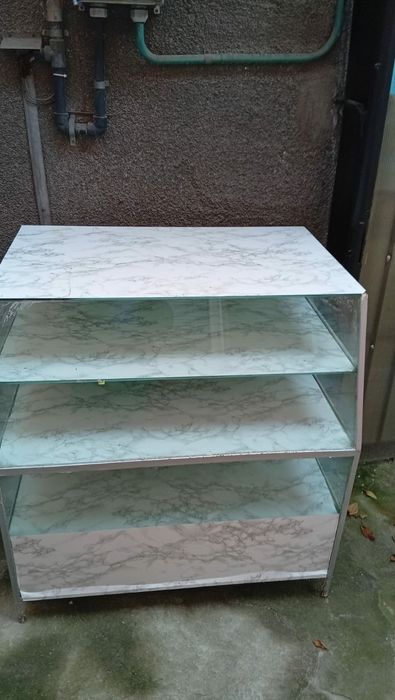 Vitrine sticlă colantată