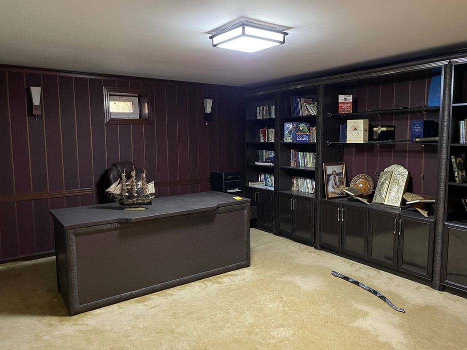 Прекрасеный 3 уровенный дом для ваши семьи построено на 6 соток участк