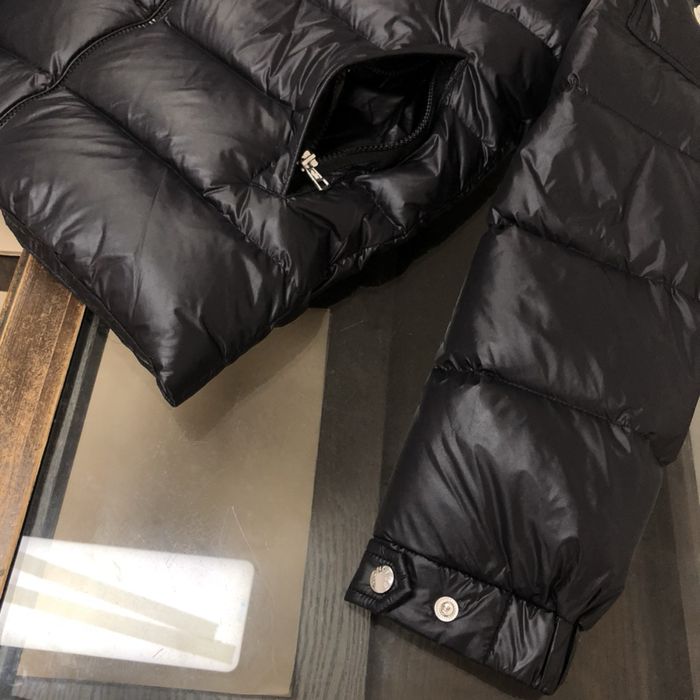 Geaca Moncler colecti noua