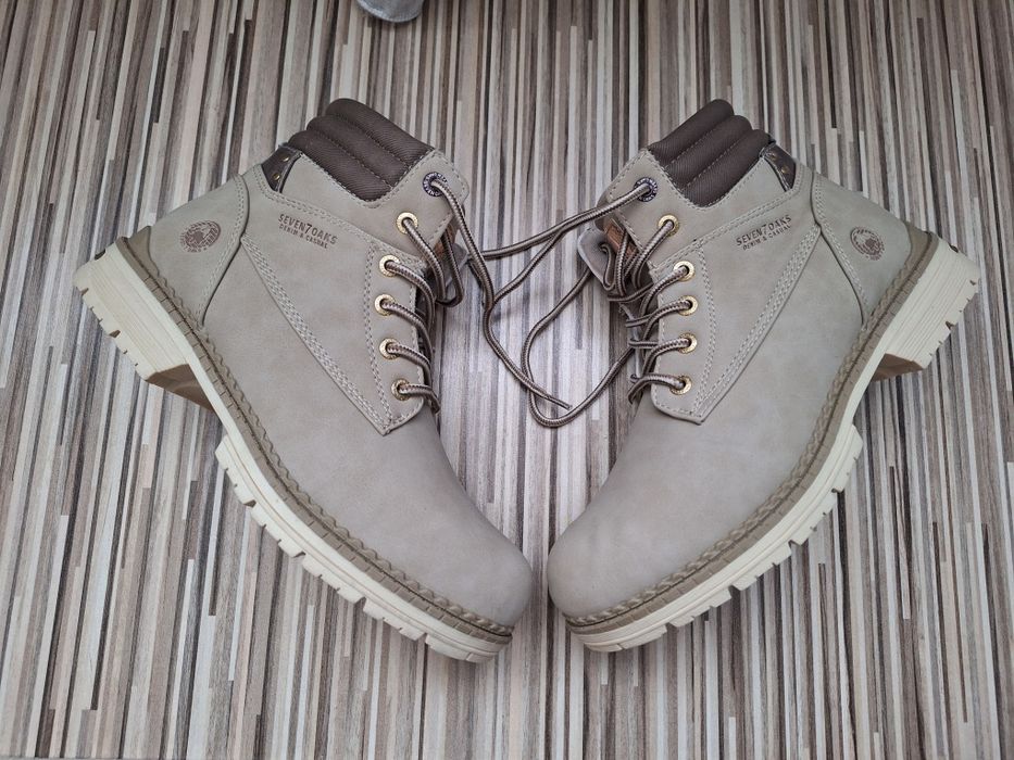 Ghete noi Seven Oaks mărime 38.