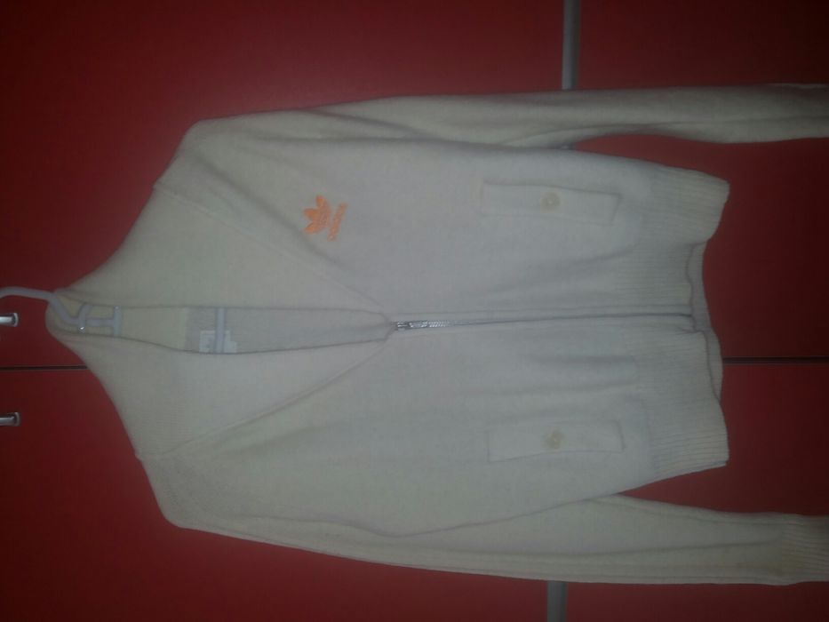 Плетена жилетка на Adidas