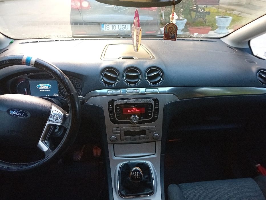 Vând Ford S max utilizat