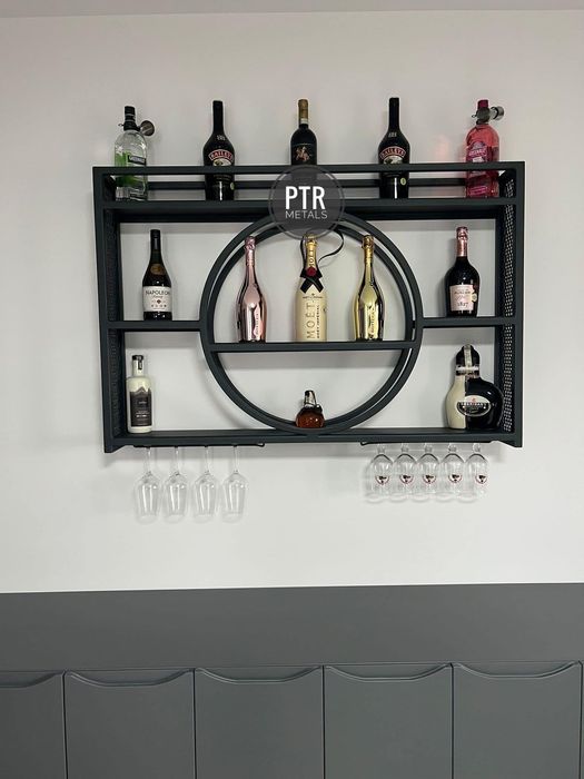 Suport metalic de perete pentru băuturi și pahare -design modern