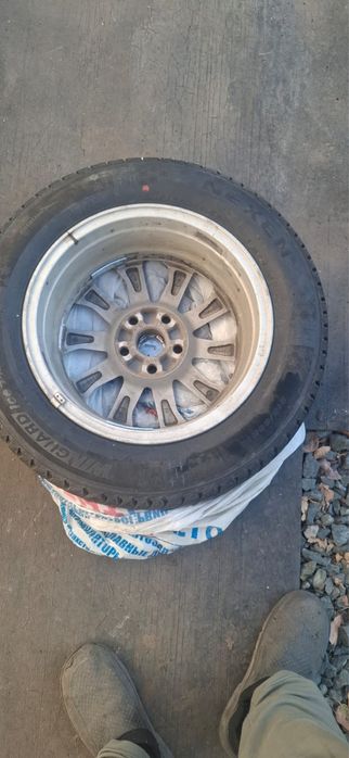 Продам зиминие шины липучка с дисками комплект 215/60/16