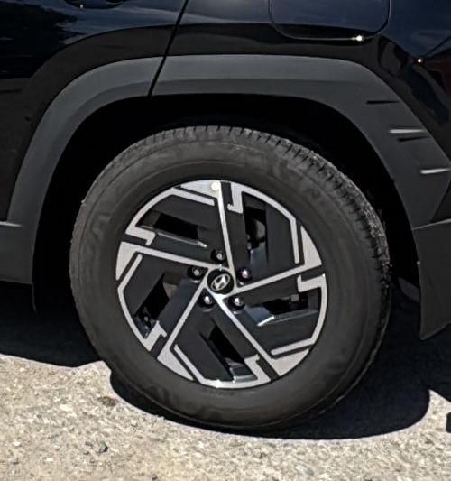 Продам летнию резину новую 4 штуки комплект