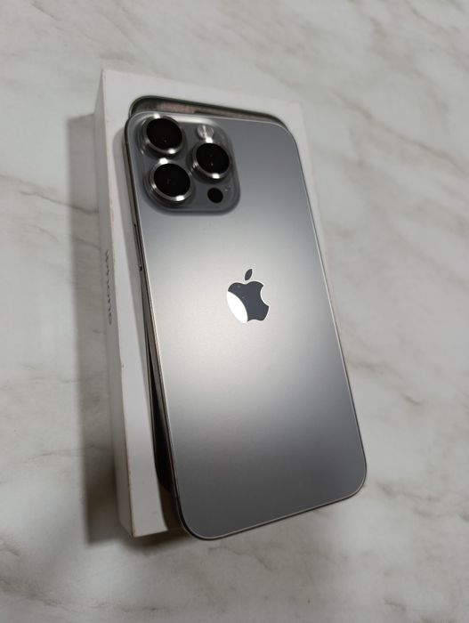 iPhone 15 pro max 256 titanium
