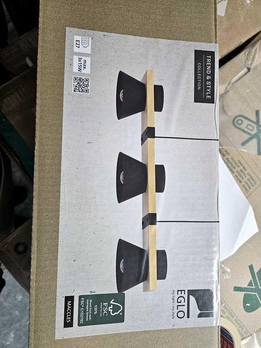 Полилей, висяща лампа EGLO в черно и дърво нов , заедно с крушките.