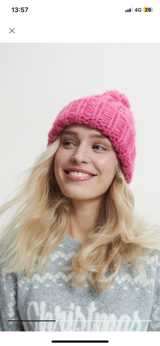 Caciula/fes roz cu pompon